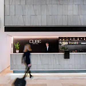 hotel-cube.praguehotelsweb.com/
